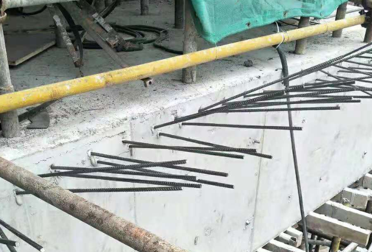 海南藏族新增悬挑梁植筋加固施工